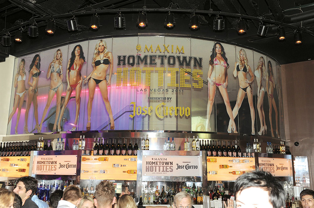 Hometown Hotties party decor